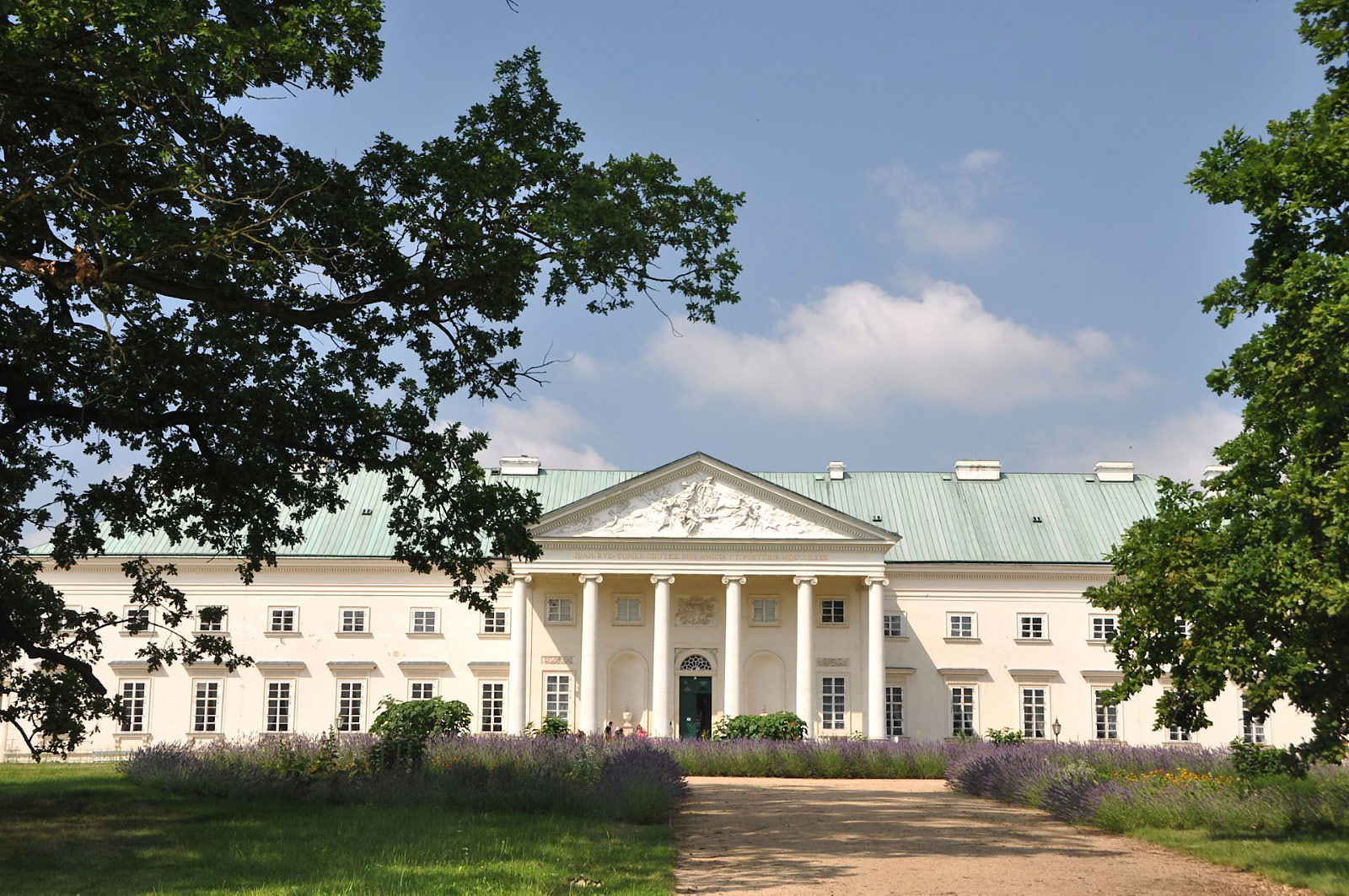 Zamek Kacina (Photo license: CC BY 2.0)
